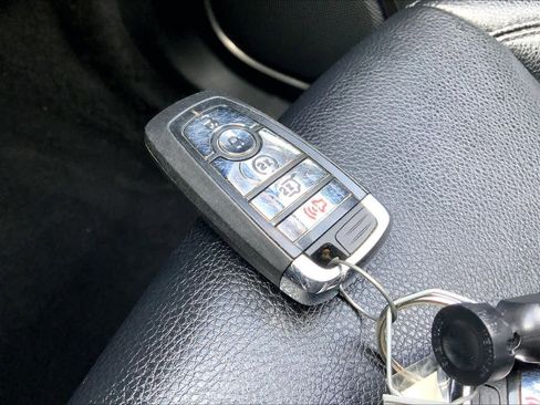 Used 2023 Lincoln Nautilus FWD w/ Premium Package image 14