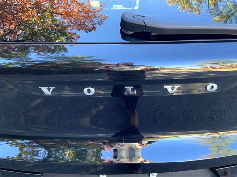 Used 2024 Volvo XC40 B5 Plus w/ Protection Package Premier image 30