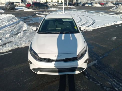 Used 2023 Kia Forte LXS image 2