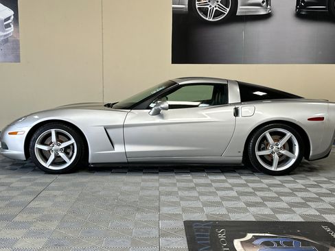 Used 2007 Chevrolet Corvette Coupe w/ Preferred Equipment Group RWD image 7