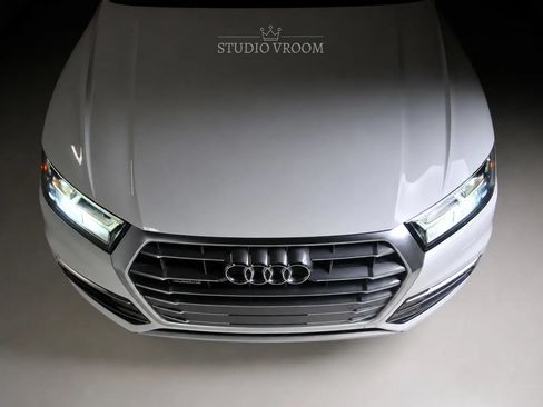 Used 2019 Audi Q5 2.0T Premium Plus w/ Premium Plus Package AWD/4WD image 2