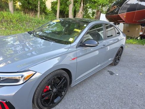 Used 2022 Volkswagen Jetta GLI Autobahn FWD image 2