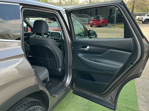 Used 2019 Hyundai Santa Fe SEL image 19