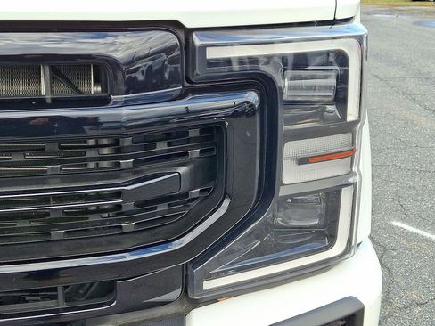 Used 2022 Ford F250 Lariat w/ Black Appearance Package image 9