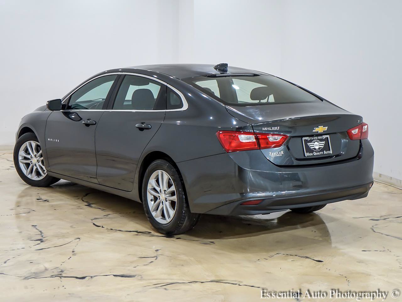 Used 2017 Chevrolet Malibu LT FWD image 10