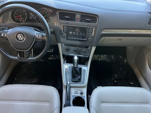 Used 2017 Volkswagen Golf Alltrack SE AWD/4WD image 4