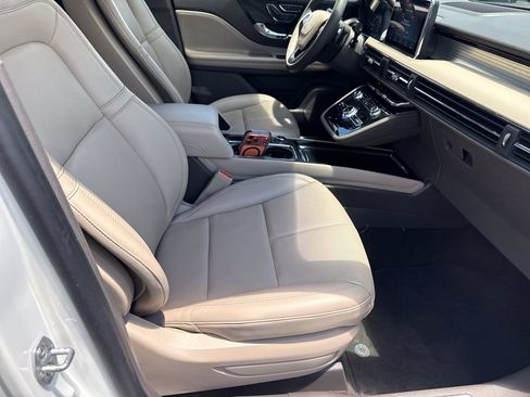 Used 2022 Lincoln Corsair AWD w/ Premium Package image 13