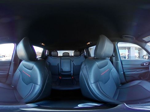 Used 2025 Jeep Compass Trailhawk image 42