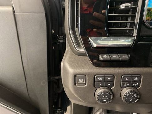 Used 2022 Chevrolet Silverado 1500 High Country w/ High Country Premium Package AWD/4WD image 12