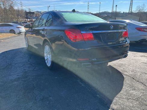 Used 2009 BMW 750i RWD image 5