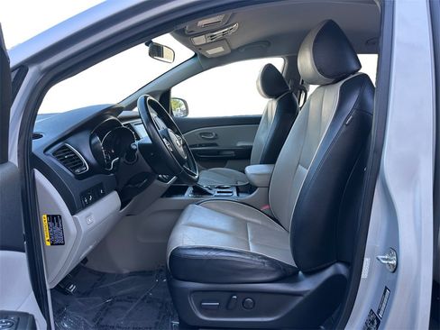 Used 2020 Kia Sedona EX image 10