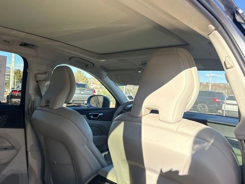 Used 2019 Volvo XC60 T5 Inscription image 23