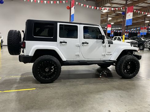 Used 2018 Jeep Wrangler Unlimited Sahara image 7