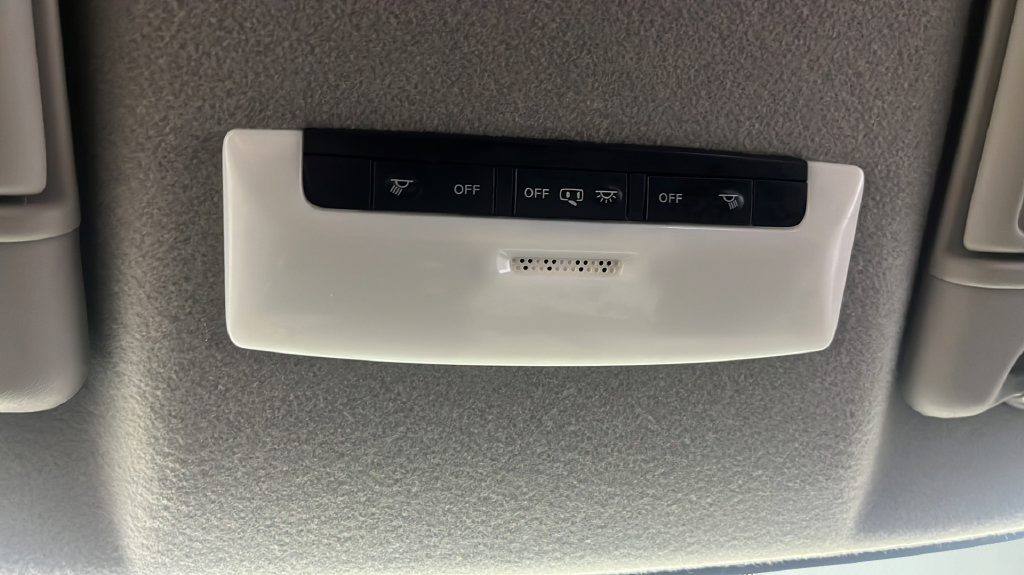 Used 2019 Nissan Kicks SV FWD image 23
