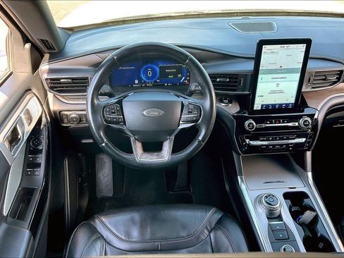 Certified 2023 Ford Explorer Platinum w/ Technology Package image 4
