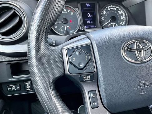 Used 2016 Toyota Tacoma TRD Sport w/ Premium & Technology Package AWD/4WD image 10