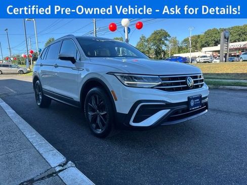 Certified 2023 Volkswagen Tiguan SE w/ Panoramic Sunroof Package AWD/4WD image 4