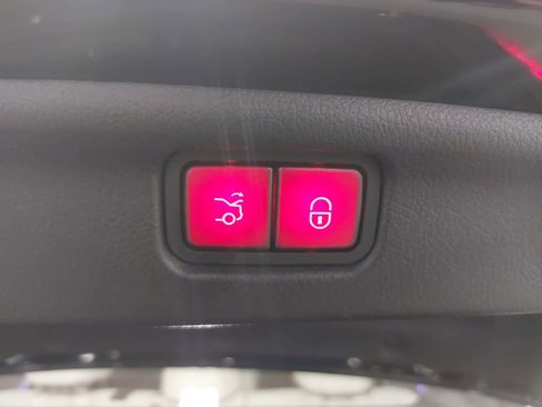 Used 2023 Mercedes-Benz C 300 4MATIC Sedan image 15