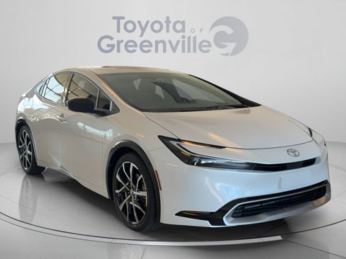 Certified 2026 Toyota Prius Plug-In Hybrid FWD image 8