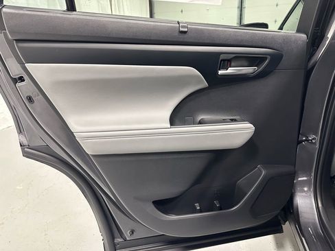 Used 2025 Toyota Highlander XLE image 44