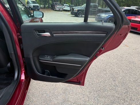 Used 2018 Chrysler 300 Touring L AWD/4WD image 22