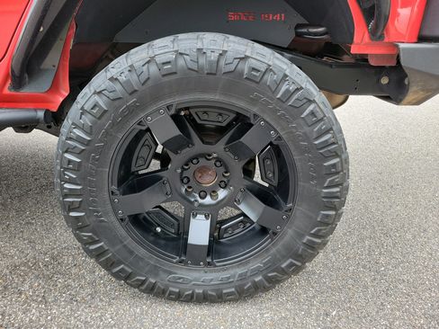 Used 2015 Jeep Wrangler Unlimited Sport w/ Quick Order Package 24S AWD/4WD image 23