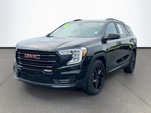 Used 2024 GMC Terrain SLE w/ Driver Convenience Package FWD image 3