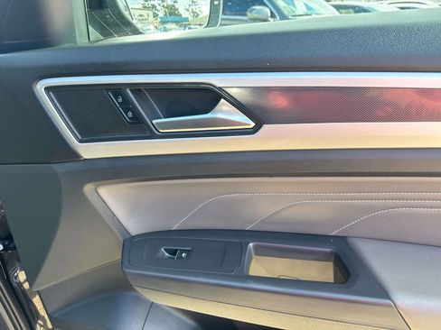 Used 2021 Volkswagen Atlas SE image 16