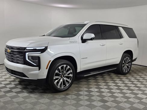 Used 2025 Chevrolet Tahoe High Country AWD/4WD image 3