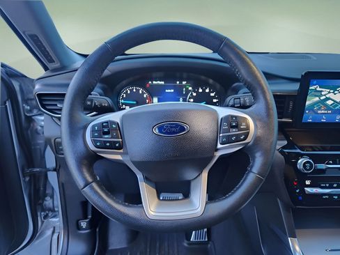 Used 2021 Ford Explorer Limited w/ Equipment Group 301A AWD/4WD image 19