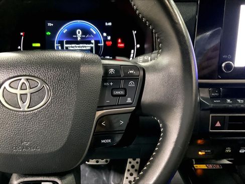Used 2025 Toyota Camry SE FWD image 25