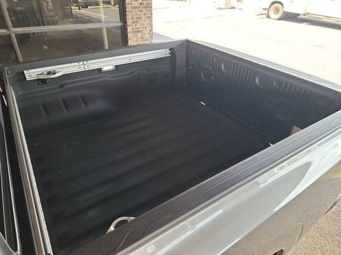 Used 2025 Nissan Frontier SV w/ SV Convenience Package RWD image 21