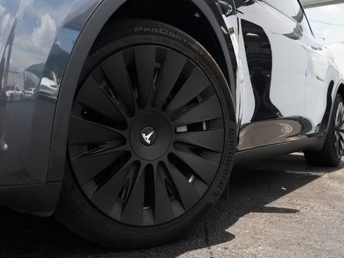 Used 2023 Tesla Model Y Long Range AWD/4WD image 29