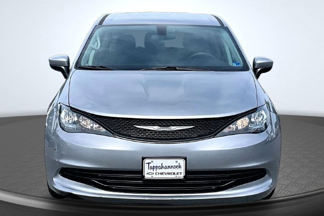 Used 2020 Chrysler Voyager L FWD image 2