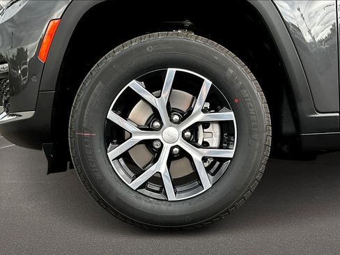 New 2025 Jeep Grand Cherokee L Limited w/ Luxury Tech Group II image 8