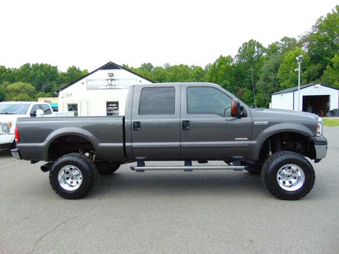 Used 2005 Ford F250 Lariat AWD/4WD image 2
