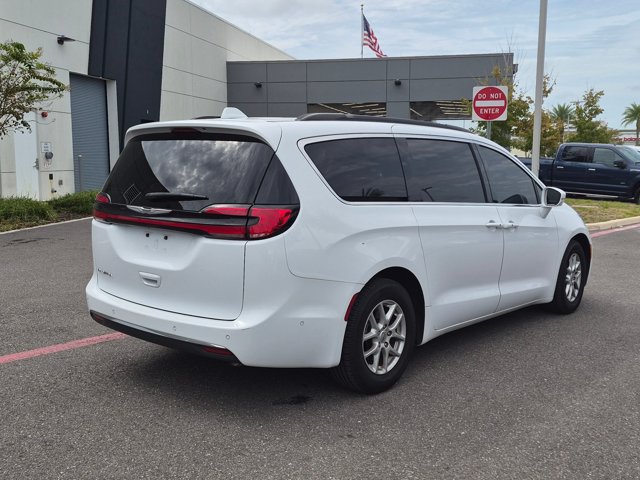 Used 2022 Chrysler Pacifica Touring-L w/ Uconnect Theater Family Group FWD image 5