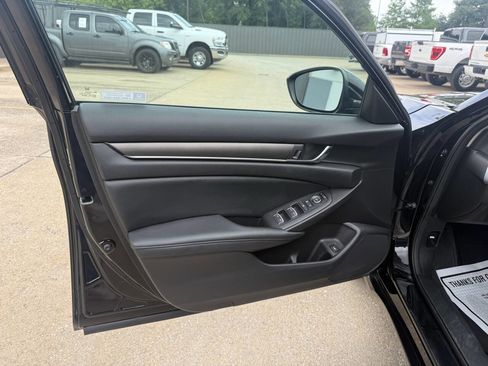 Used 2021 Honda Accord LX image 8