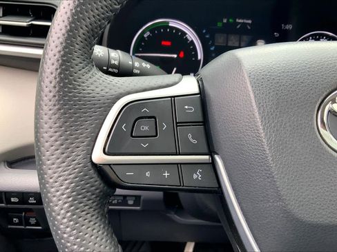 Used 2024 Toyota Sienna Limited image 22