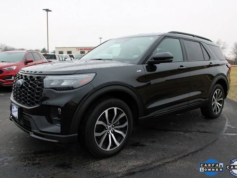 Used 2025 Ford Explorer ST-Line image 3
