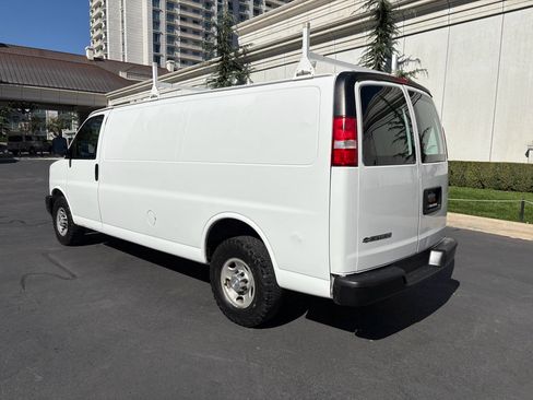 Used 2017 Chevrolet Express 2500 Extended image 10
