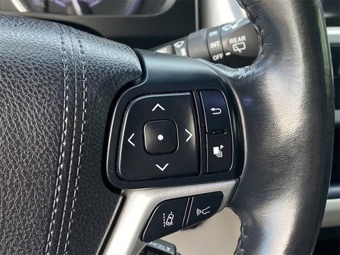 Certified 2018 Toyota Highlander XLE image 26