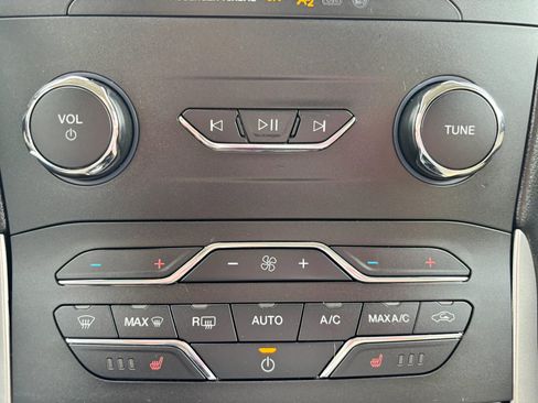 Used 2019 Ford Edge SEL w/ Equipment Group 201A AWD/4WD image 12