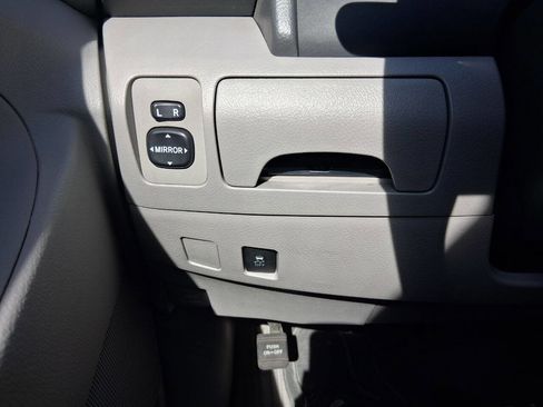 Used 2011 Toyota Camry LE image 31