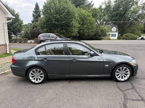 Used 2011 BMW 328i xDrive Sedan AWD/4WD image 9