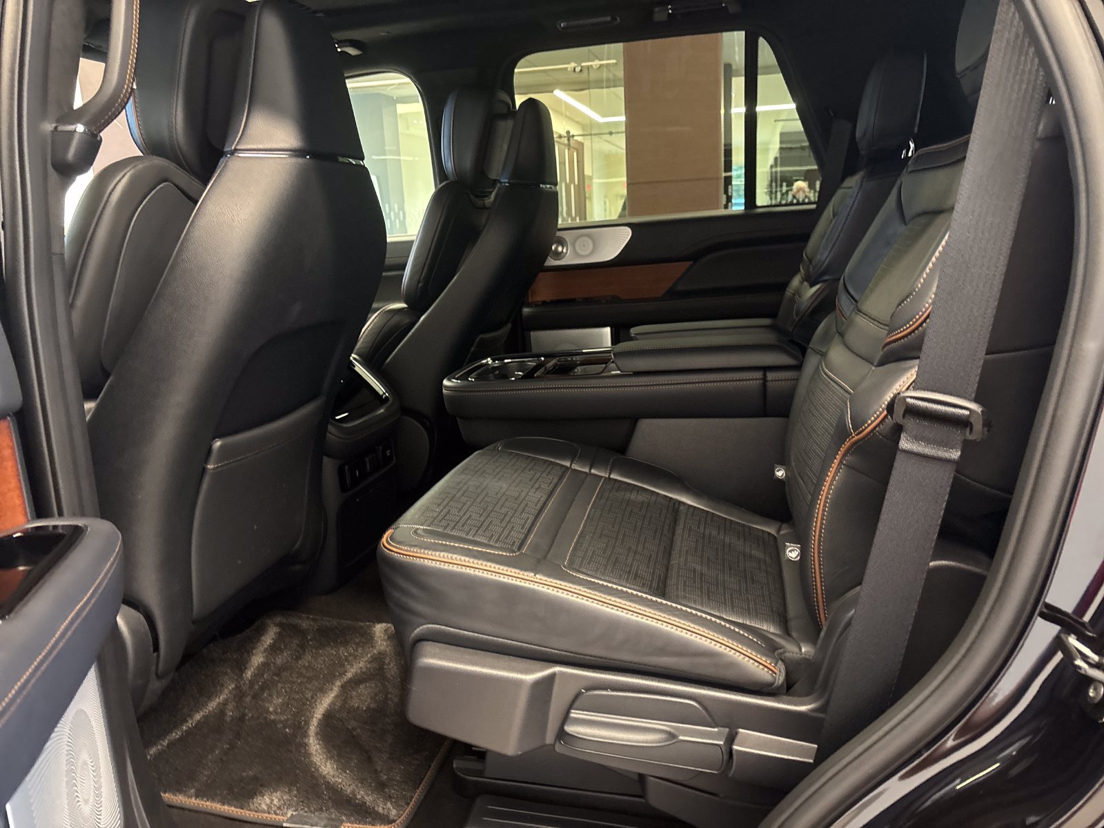 Certified 2024 Lincoln Navigator Black Label AWD/4WD image 10