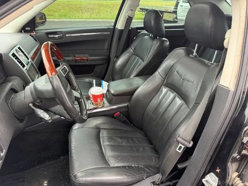 Used 2009 Chrysler 300 C w/ Luxury Group II AWD/4WD image 12