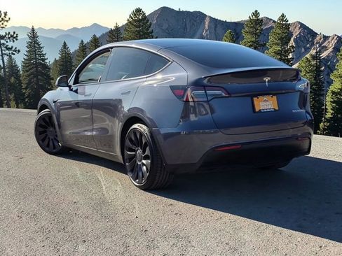 Used 2022 Tesla Model Y Performance image 12