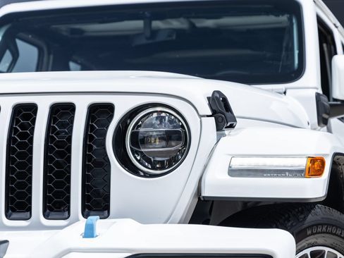 Used 2022 Jeep Wrangler Unlimited Sahara AWD/4WD image 13