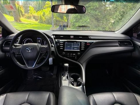 Used 2019 Toyota Camry SE w/ Carpet Mat Package FWD image 11